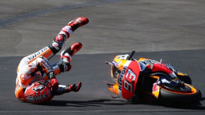 Marc Marquez jatuh dari motor