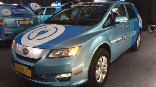 Mobil Listrik Taksi Bluebird