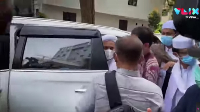 Habib Rizieq tiba di Polda Metro Jaya pakai Pajero Sport