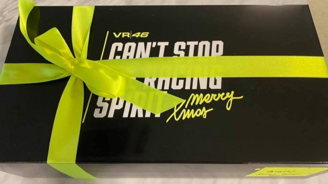 Paket dari Valentino Rossi