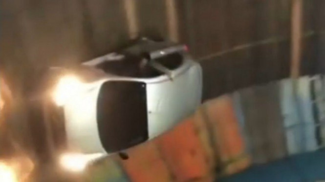 Tong setan pake mobil