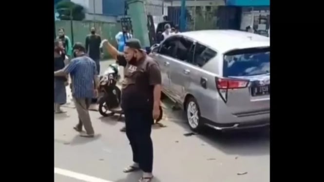 Anggota Polisi tabrak orang pakai Kijang Innova