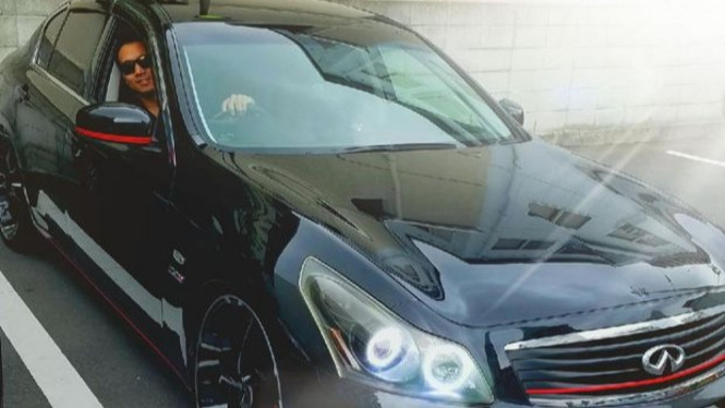 MYD mengendarai Infiniti G35 di Jepang