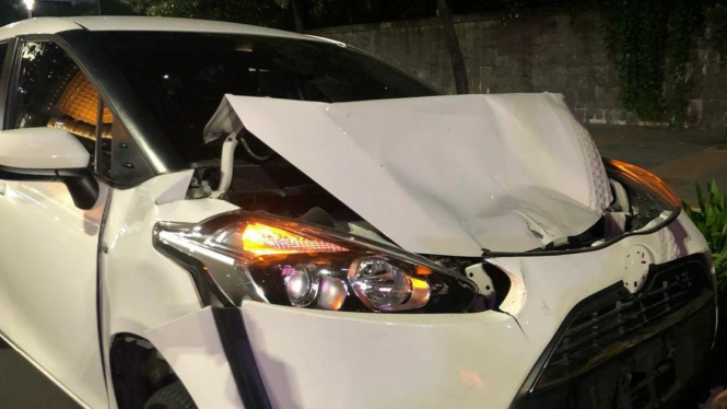 Toyota Sienta kecelakaan