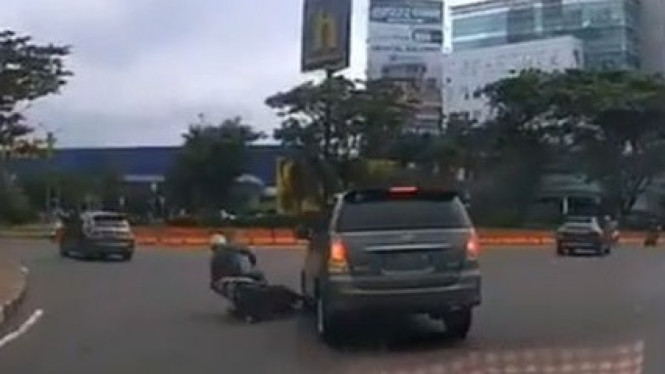 Modus Licik di Jalan Raya. Foto: IG @warung_jurnalis.