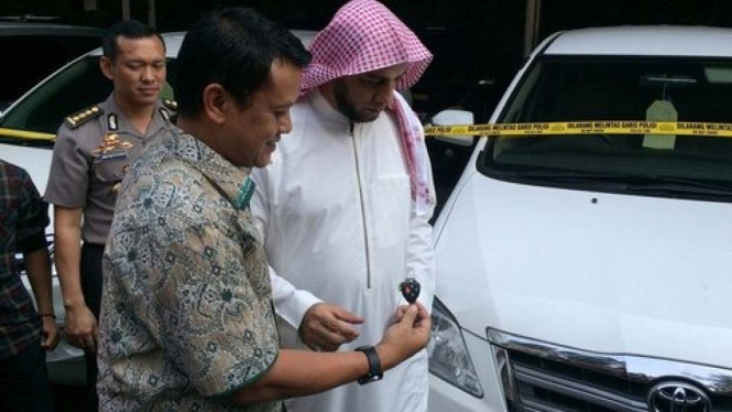 Syekh Ali Jaber saat kehilangan mobilnya