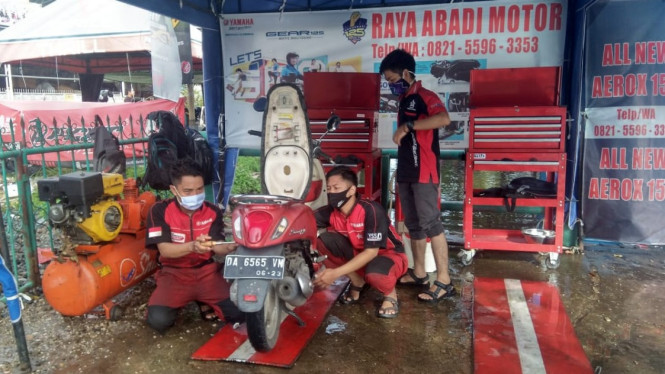 Bengkel Yamaha saat servis Honda Scoopy