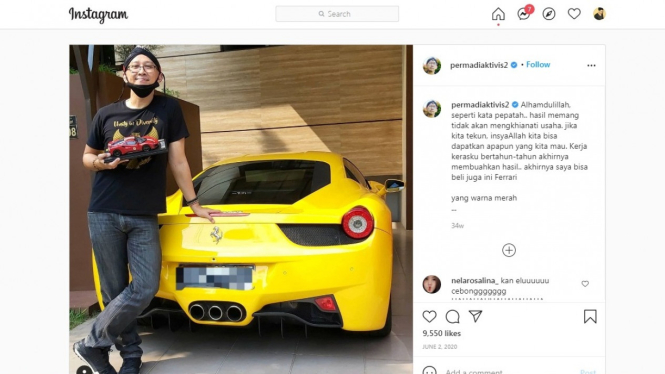 Abu Janda Foto Bareng Ferrari. Foto: IG/@permadiaktivis2