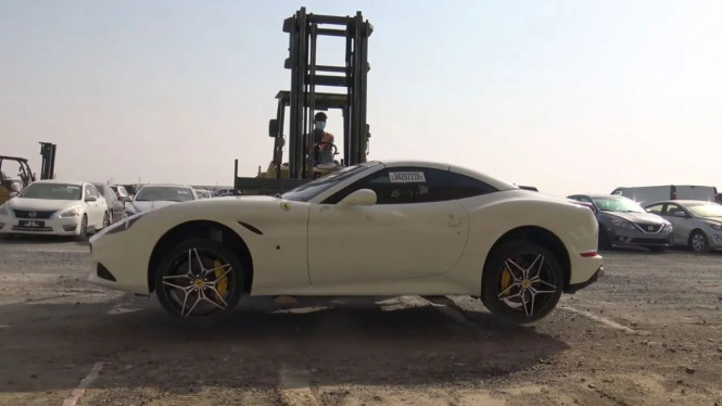 Bangkai mobil mewah di Dubai