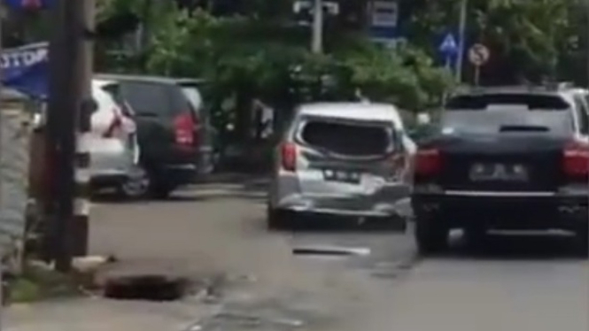 Daihatsu Sigra vs Porsche Cayenne