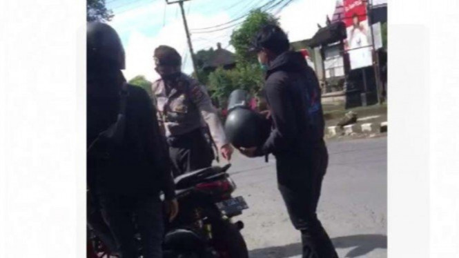 Polisi hukum pengendara nmax dengan knalpot bising