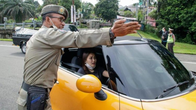 Apes bener, Ayu Tingting kena razia ganjil genap