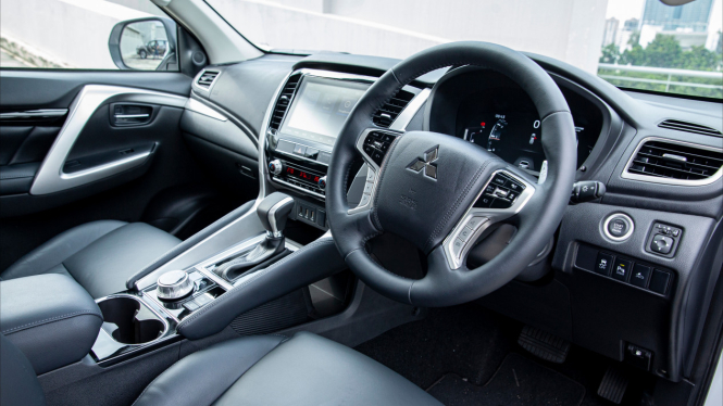 Interior Pajero Sport baru