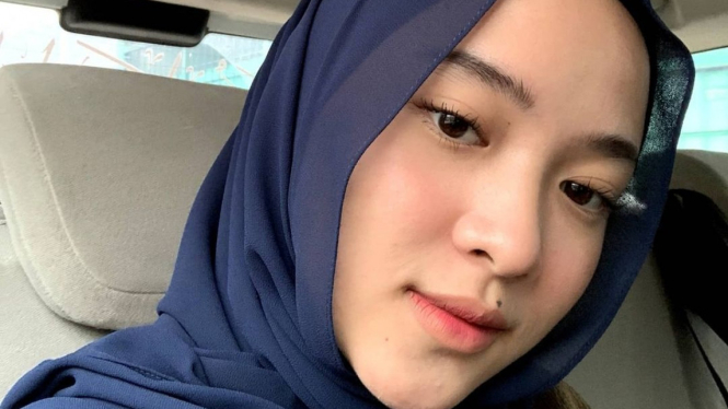 Nissa Sabyan selfie