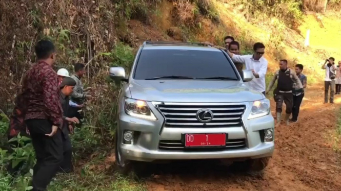 Lexus LX570 Gubernur Sulses Nurdin Abdullah