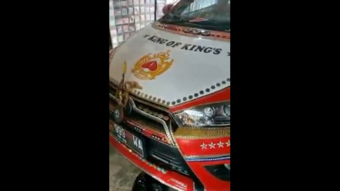 Mobil Yaris viral bertabur emas dan berlian