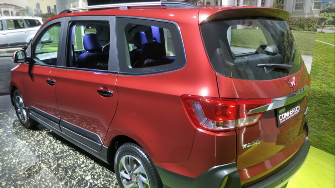 Eksterior Wuling Confero S baru