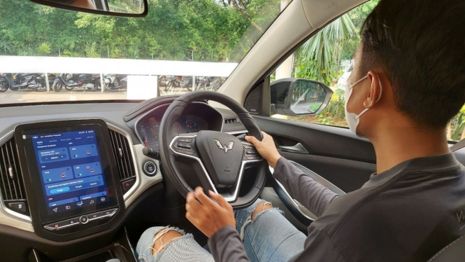 Test drive Wuling Almaz RS