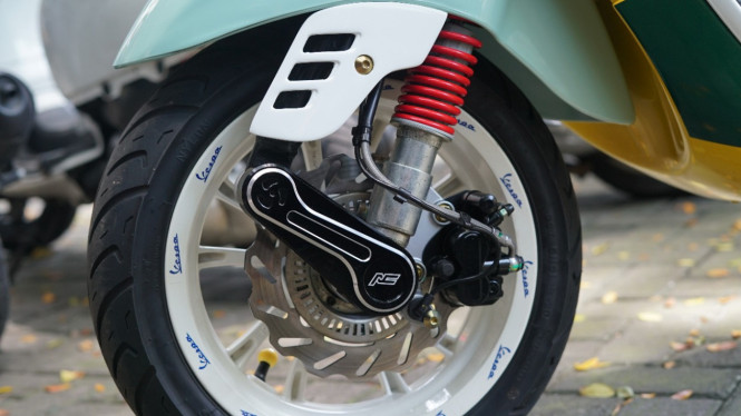 Awkarin Modifikasi Vespa