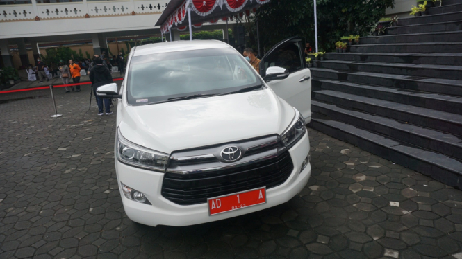 Gibran Rakabuming Kijang Innova