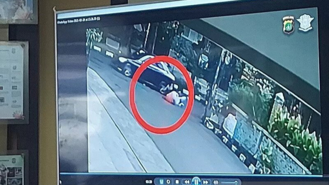 Rekaman Mercedes-Benz pelaku tabrak lari