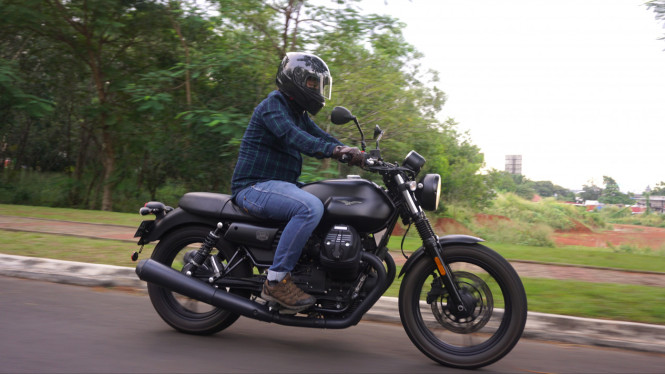 Moto Guzzi V7 III Stone