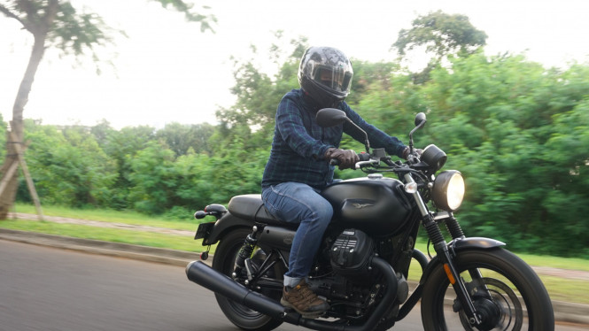 Moto Guzzi V7 III Stone