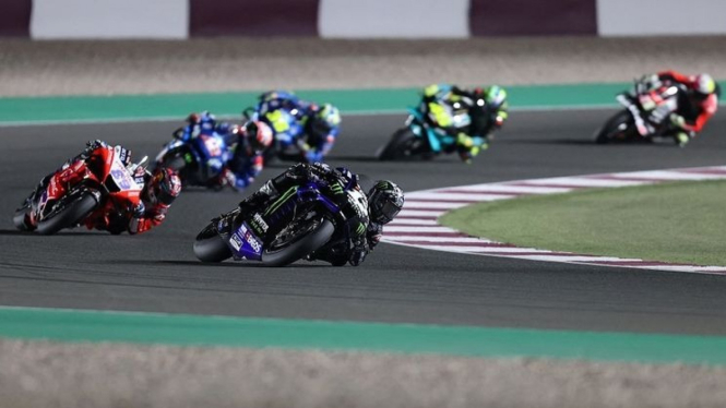 Pembalap MotoGP di Sirkuit Losail, Qatar. Foto: IG.