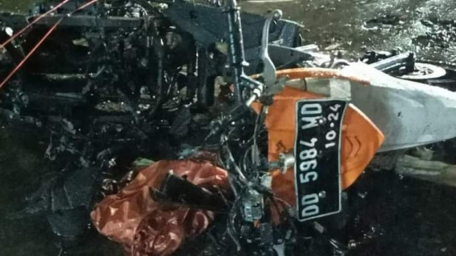 Motor Honda BeAT hancur bom bunu diri Gereja Katedral Makassar