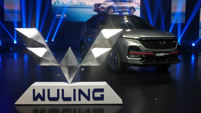 Logo anyar Wuling dan mobil Wuling Almaz rs