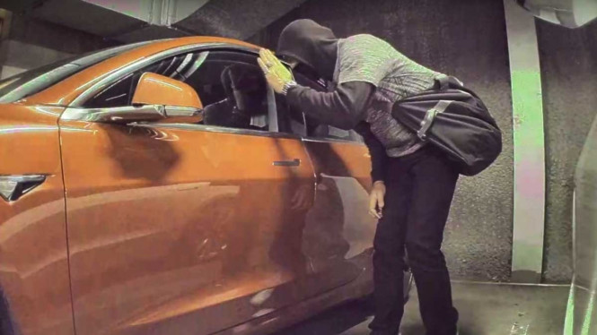 Pencuri Mobil Tesla. Foto: The Driven.