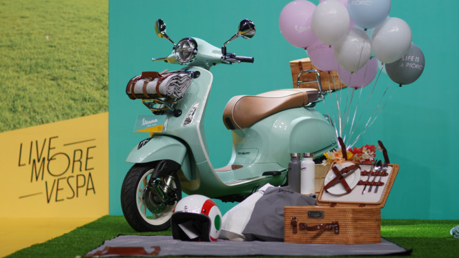 Vespa Primavera Picnic Edition