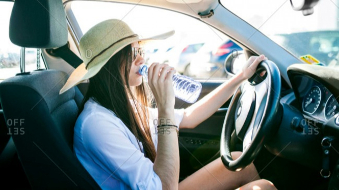 Tips mengendarai mobil biar gak aus di bulan puasa