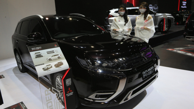 Mitsubishi Outlander PHEV di IIMS 2021