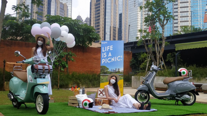 Vespa Primavera Picnic Edition