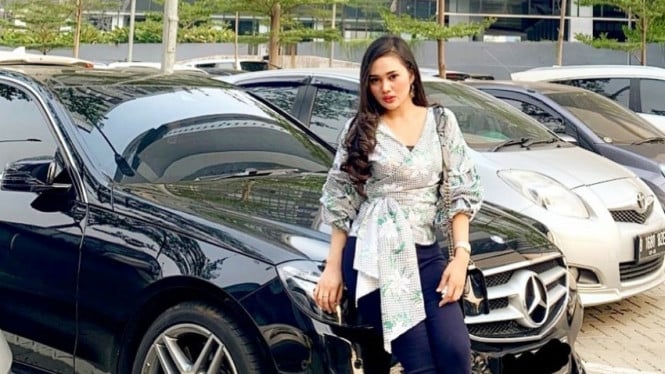 Intan bersama Mercy kado dari Maell Lee