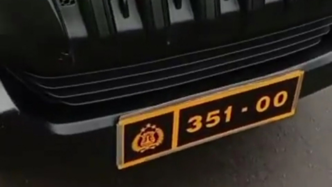 Toyota Fortuner plat nomor polisi