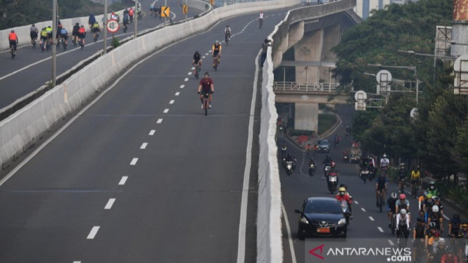pesepeda di jalan layang casablanca