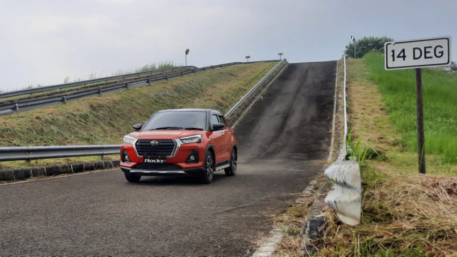 Test Drive Daihatsu Rocky