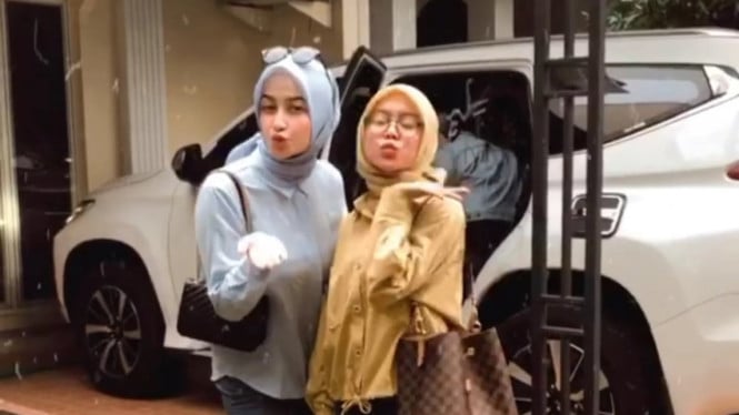 Lesti Kejora dengan Pajero Sport