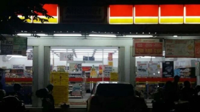 parkir alfamaret dan indomaret