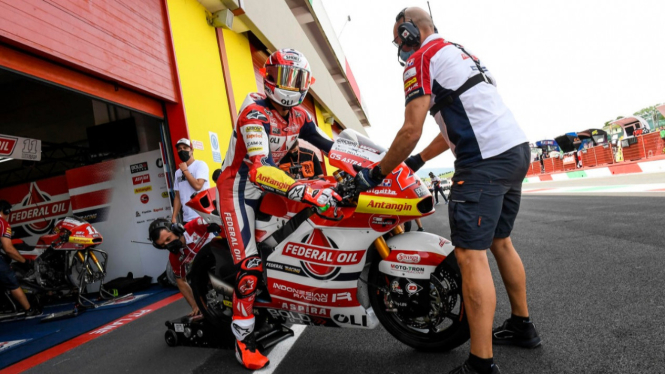 Pembalap Federal Oil Gresini Moto2