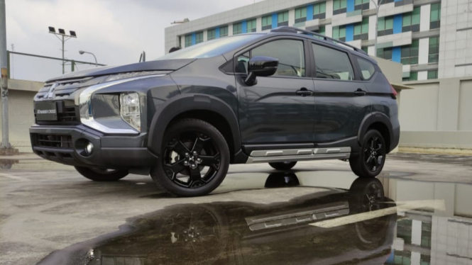 Xpander Black Edition dan Xpander Cross Rockford Fosgate Black Edition