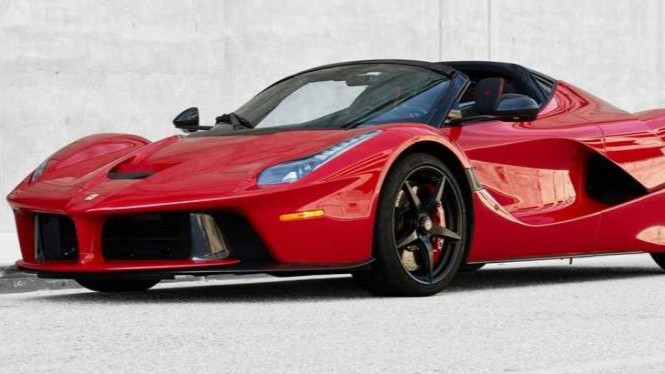 Supercar Ferrari LaFerrari Aperta
