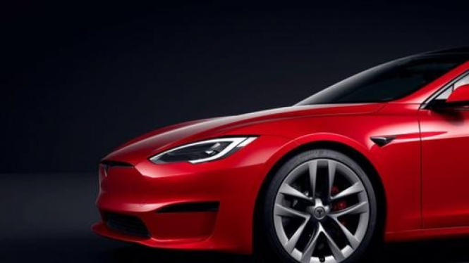 Tesla Model S Plaid.