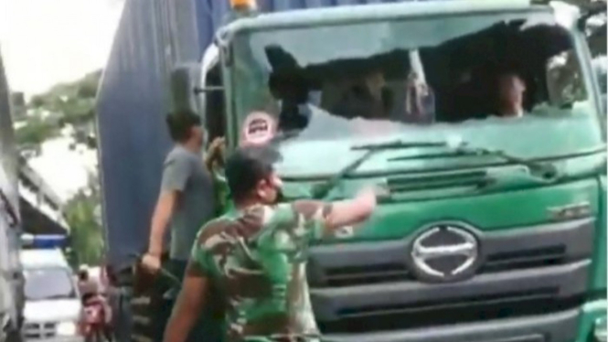 Pengemudi Pajero aniaya sopir truk