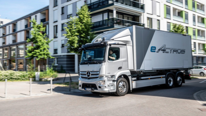 Truk Listrik Mercedes-Benz eActros