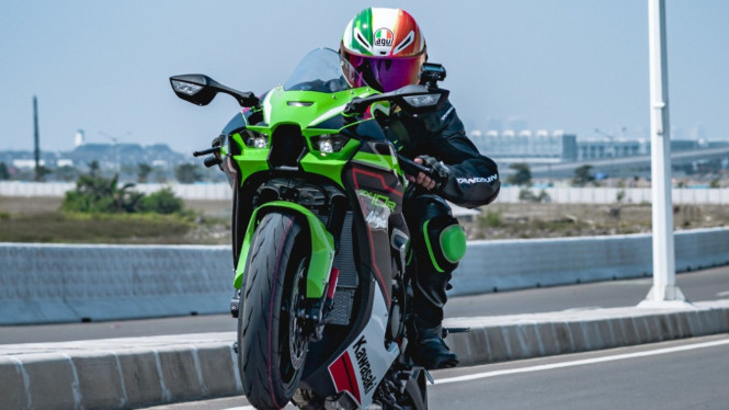 Modifkasi Kawasaki ZX-10R pertama di Indonesia