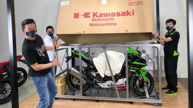 Modifkasi Kawasaki ZX-10R pertama di Indonesia