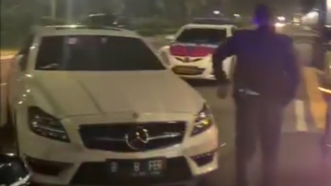 Balap liar mobil di Senayan